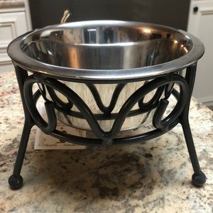 METAL SINGLE DISH PET FEEDER/BOWL.
